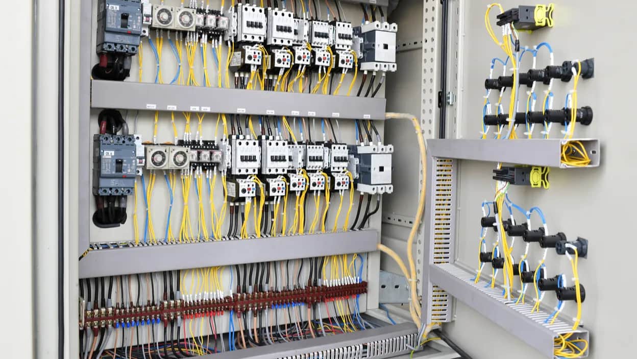 Rozdzielnica elektryczna w domu: Jak wybrać bezpieczną i przyszłościową?