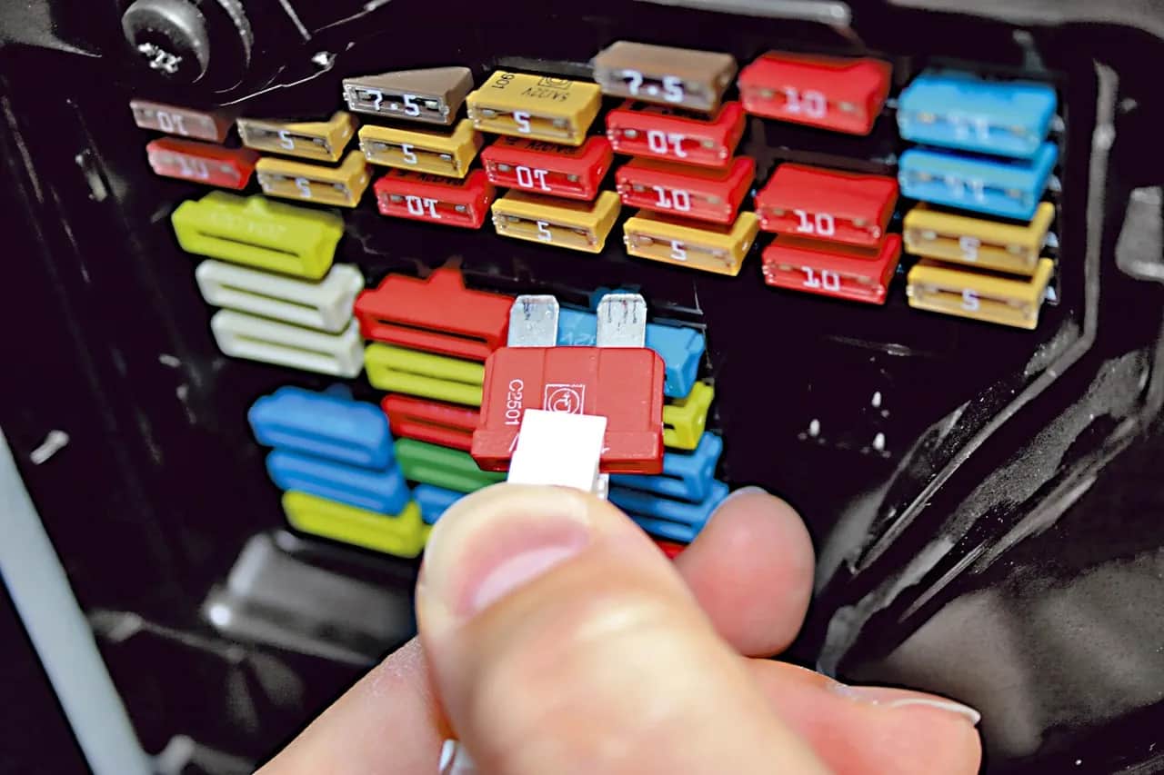 Spalony bezpiecznik? Gdzie kupić i jak dobrać do Twojego auta.
