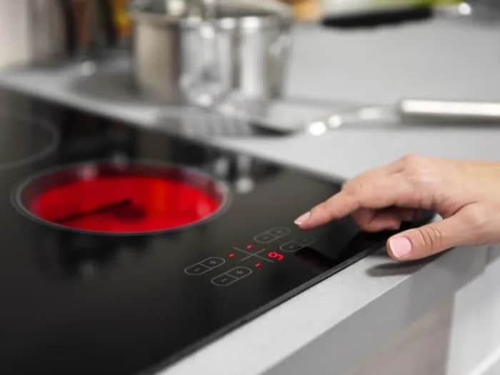 Płyta ceramiczna: ile prądu zużywa i czy warto? Oblicz koszty!