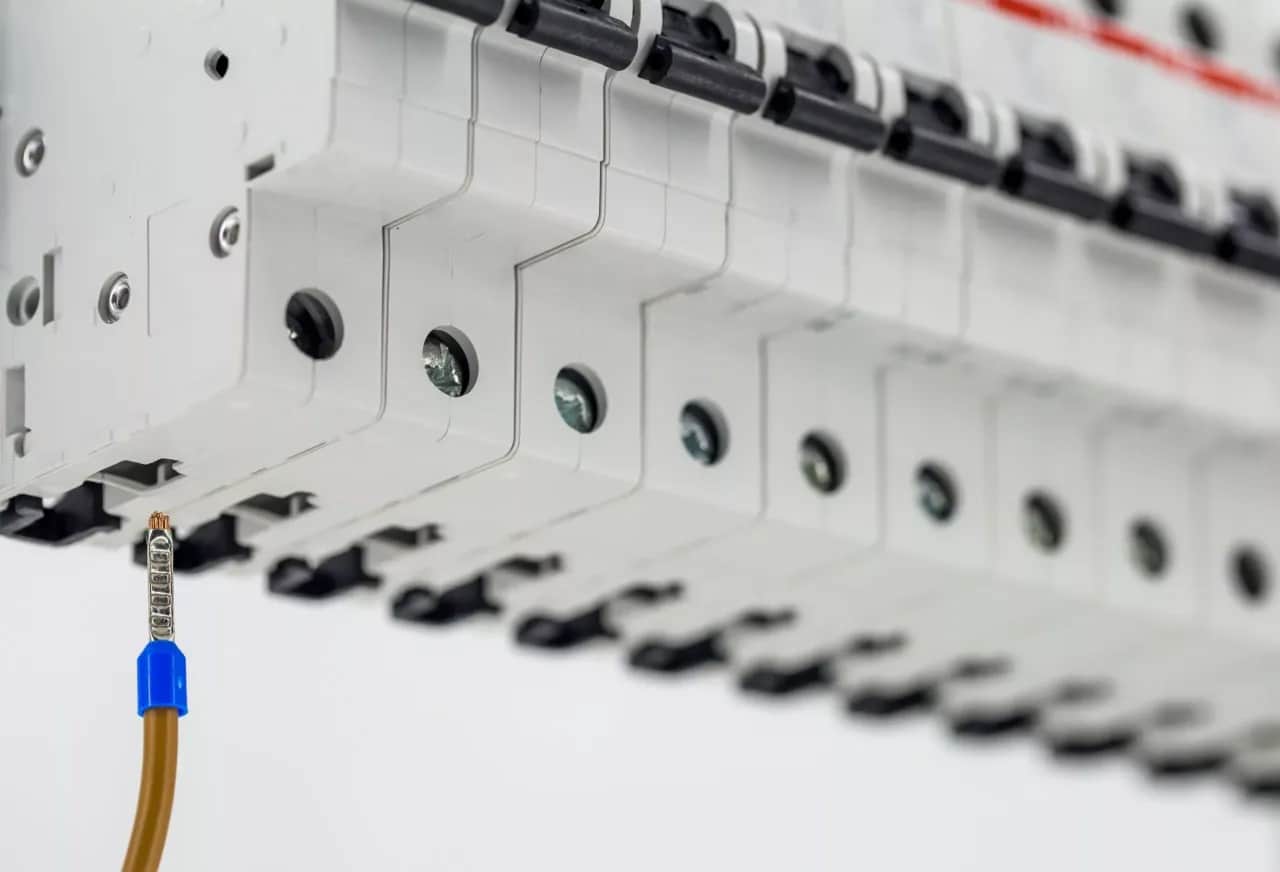 Ile kosztuje montaż rozdzielnicy? Pełny cennik i porady eksperta