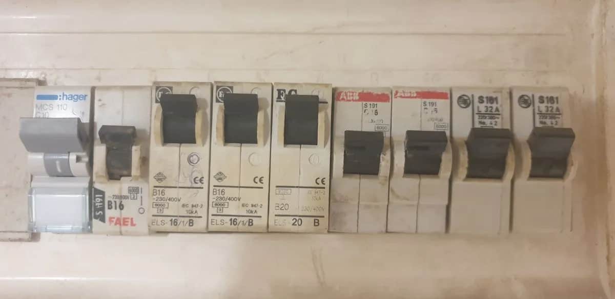 Jaki bezpiecznik do indukcji? Wybierz bezpiecznie i z głową!